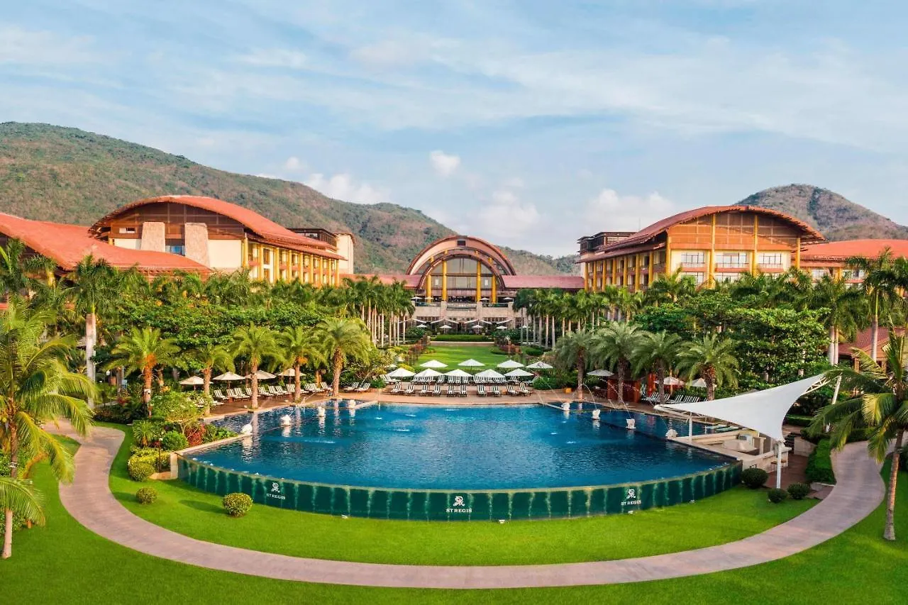 The St. Regis Sanya Yalong Bay Resort 5*,